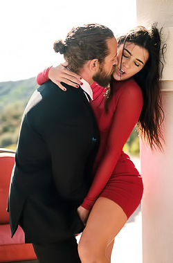 Kylie Rocket Gets Wild Cunnilingus